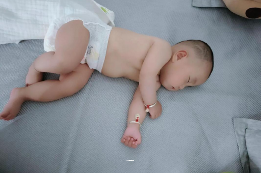沙洋宝宝积食发烧怎么处理
